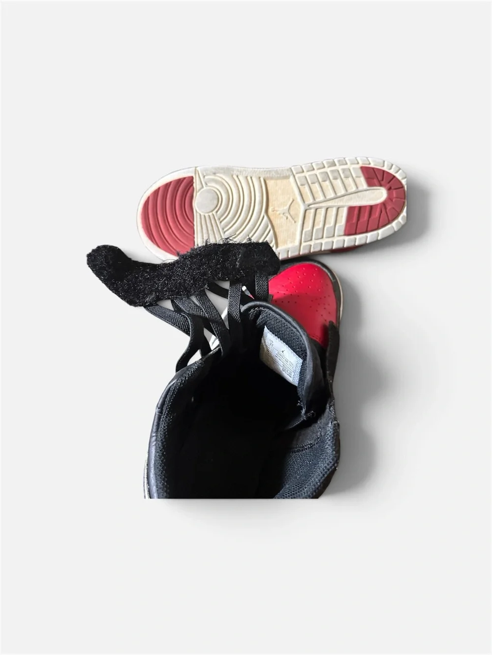 Nike Kids Low-Top Sneakers in Black, Red & White